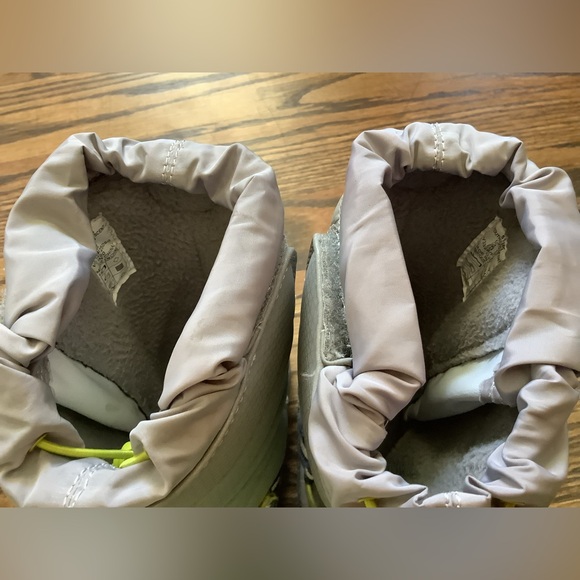 Lands End. Kids snow boots. Size 1. Blue and grey. - Picture 3 of 4